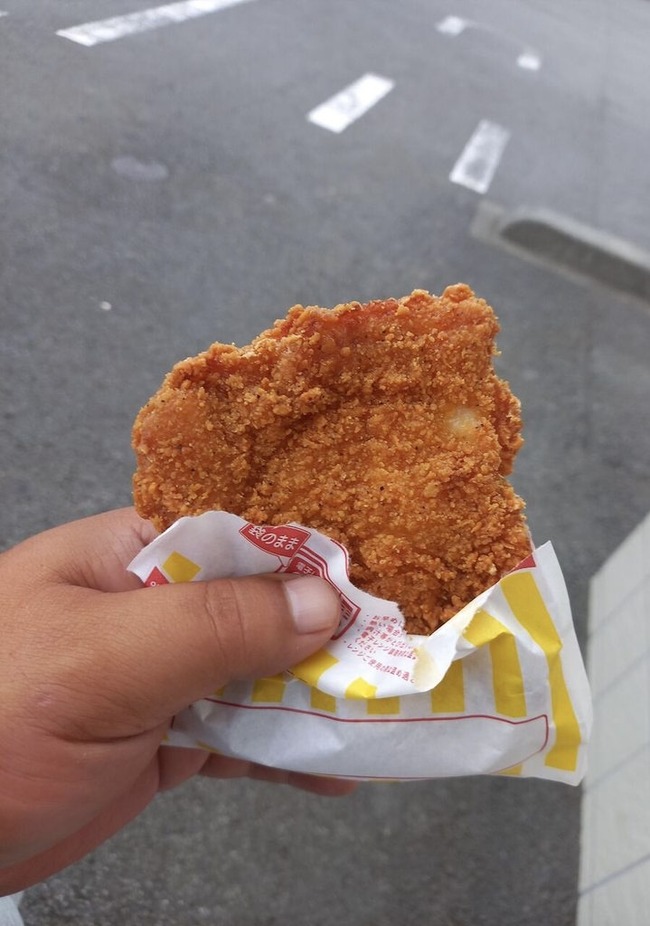  【画像】増量中のファミチキ、レベチｗｗｗｗｗｗｗｗｗｗ