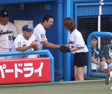 【朗報】ヤクルト小川前監督、氷川きよしさん（kiina）に神対応していた