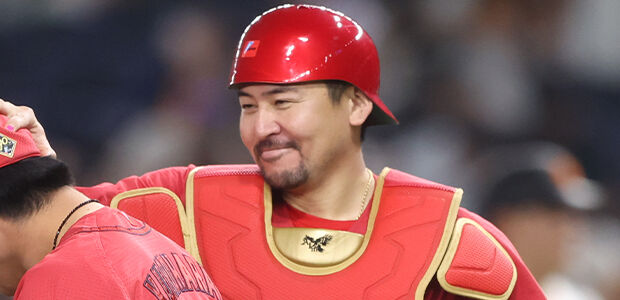 新井「広島の監督辞めさせてください」広島「ダメです」會澤「戦力になってないので引退させてください」広島「ダメです」