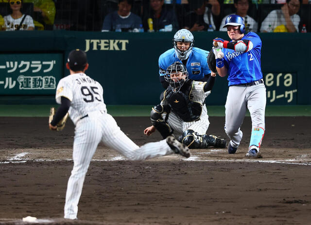 【悲報】阪神タイガースさん、牧秀悟さんに2日連続死球