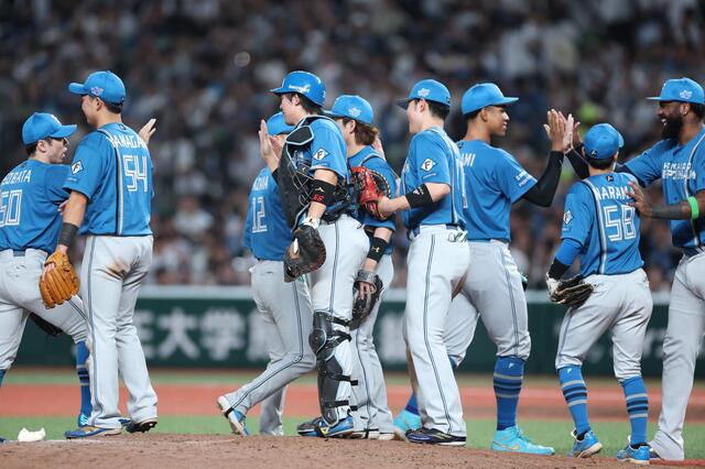 西武ファン「ホークス倒せファイターズ！」
