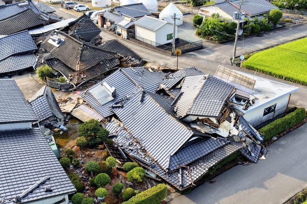  SNS「熊本地震？なにそれ？こっちは新幹線乗り遅れた親子を誹謗中傷する正義執行に忙しいんだよ！」