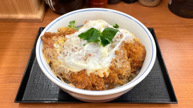  【悲報】かつや、値上げしまくって客離れが激化