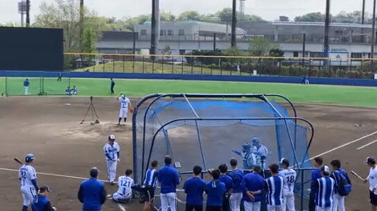 バウアー、投げる