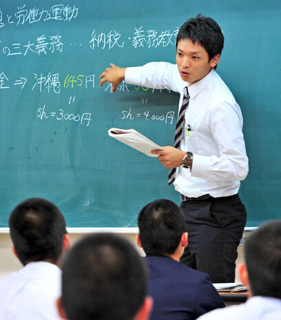 教壇に立つ東浜先生
