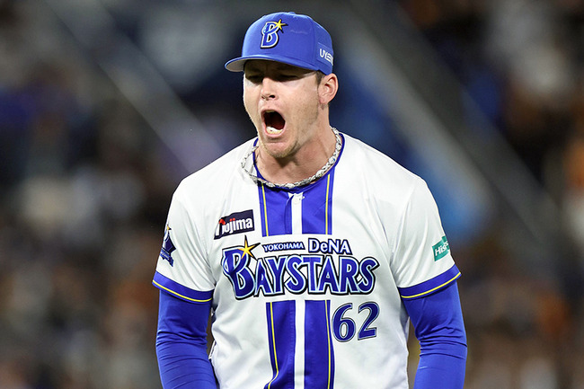 横浜レイノルズ、甲子園の砂を持ち帰り、マウンドに一礼をするwww