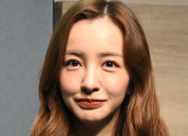 板野友美のvlog※特別な撮影許可を得て撮影しています　日本人さん「大浴場の更衣室は撮影禁止ですよ」「カメラを回すのはダメなのでは」