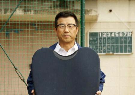 達川球審