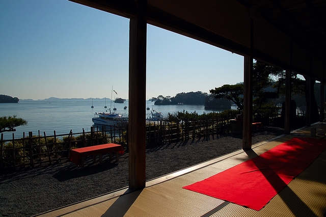 松島・観瀾亭からの眺め : ::: 悲しき石庭 :::