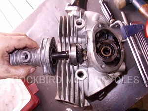 �ɥ��ӣãҥإå�