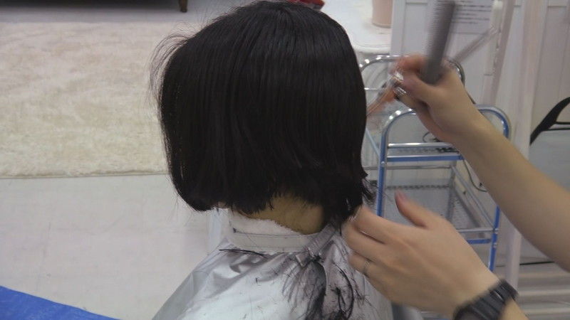 腰くらいまである長い黒髪がハサミでばっさり 断髪前と後のあまりの変りようにギャップ萌え 剃髪断髪フェチのための動画画像ブログ 腰くらいまである長い黒髪がハサミでばっさり 断髪前と後のあまりの変りようにギャップ萌え 剃髪断髪フェチのための動画画像ブログ