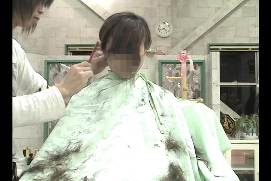 倖田 未似の歳の女の子が床屋フルコースで刈り上げベリーショート 金髪ヘアに劇的変身 うなじと背中がセクシー 剃髪断髪 フェチのための動画画像ブログ