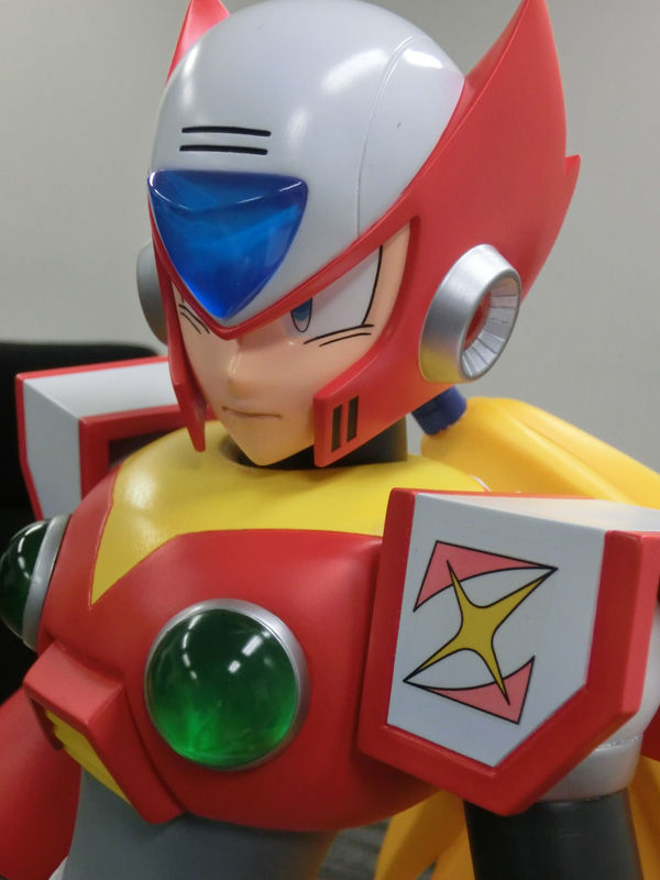 デカすぎる上にサプライズも!超巨大ソフビフィギュア デカすぎる上にサプライズも!超巨大ソフビフィギュア