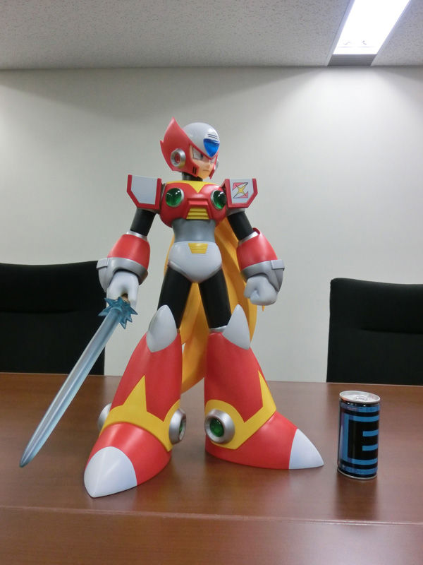 デカすぎる上にサプライズも！超巨大ソフビフィギュア