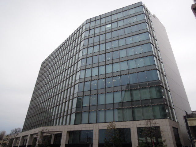 博多祇園センタープレイス 青い空とビルディング