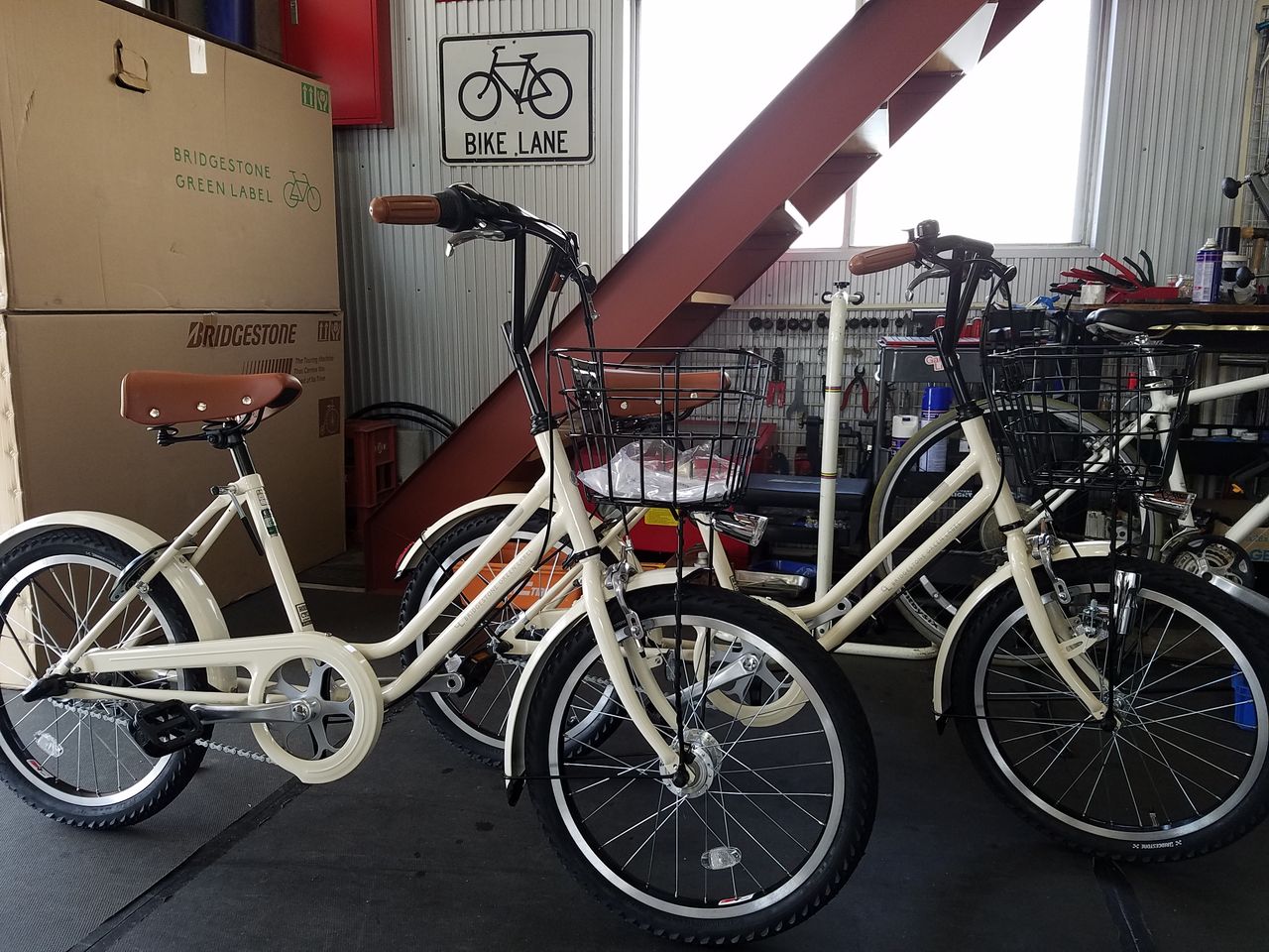 美品ブリヂストン 自転車（BRIDGESTONE） ベガス クリームアイボリー