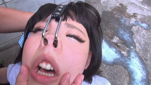 芦田知子に鼻フック