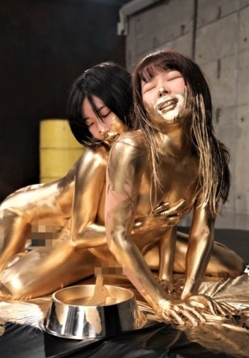 宮沢ちはると東条蒼の金粉プレイ