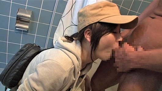 キャップ女子のフェラ