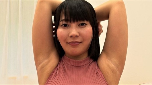 鈴木ちひろのワキ見せ