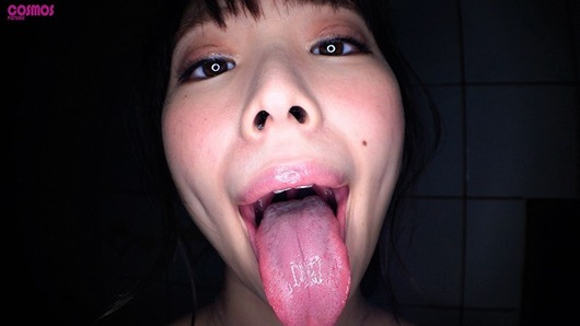 美波こづえの鼻の穴とベロ