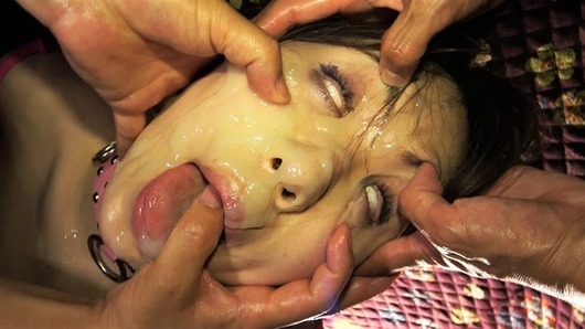 白目女に顔射