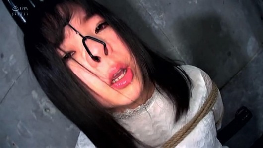 橋野愛琉に鼻フック
