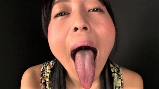 宇多田あみの長い舌
