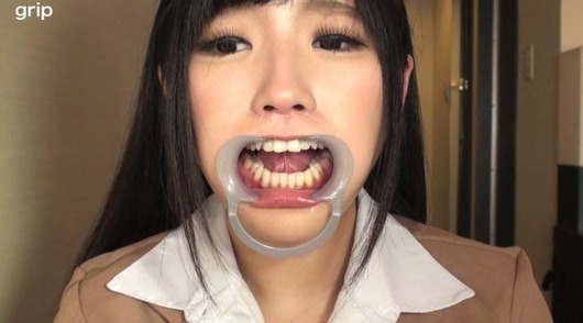 春川せせらに開口器