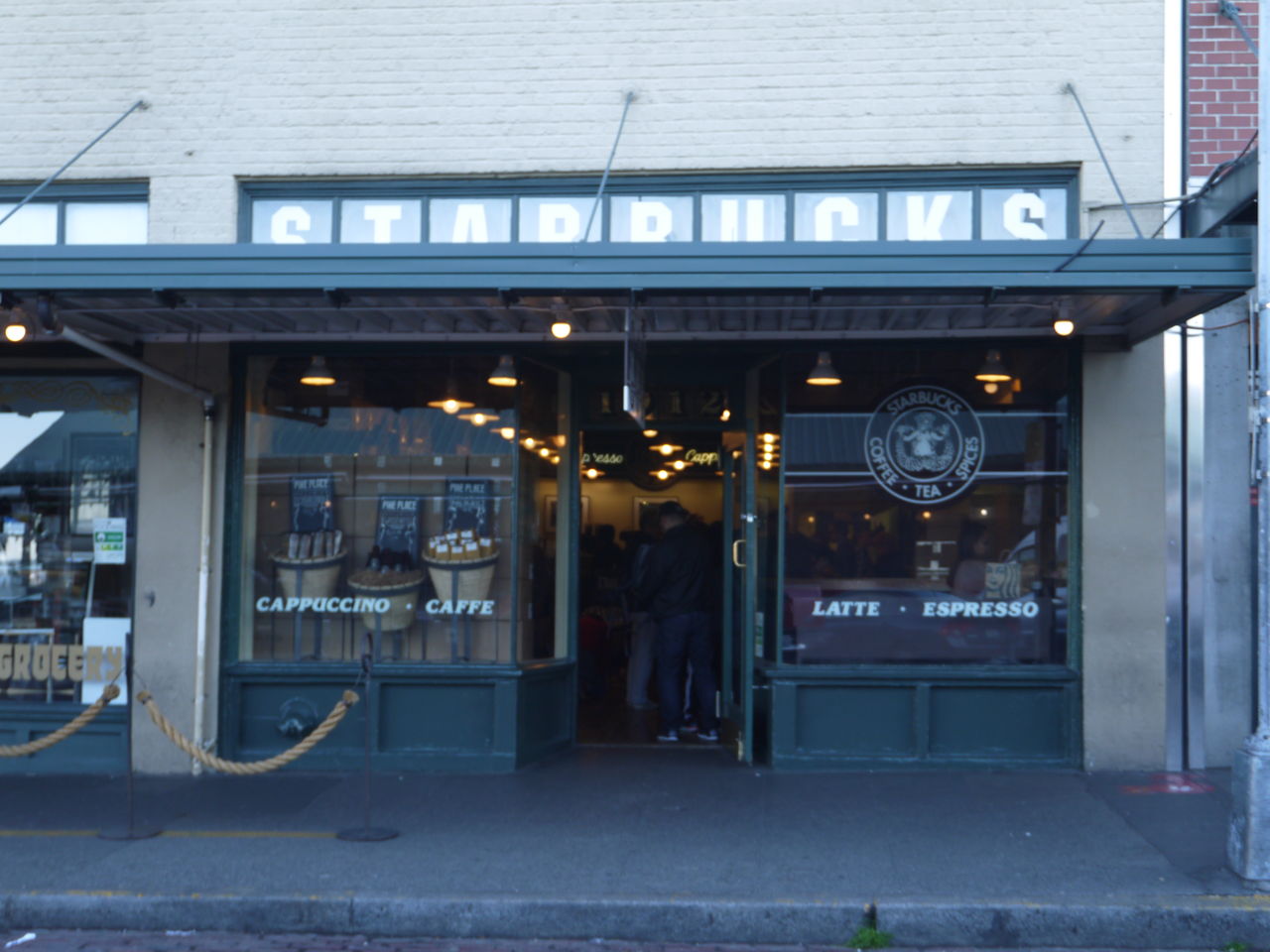 旅いちご Gwシアトル ポートランド スターバックス リザーブで朝食