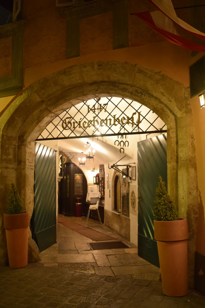 旅いちご 夏旅 中欧 ウィーン ウィーン最古のレストラン グリーヒェンバイスル