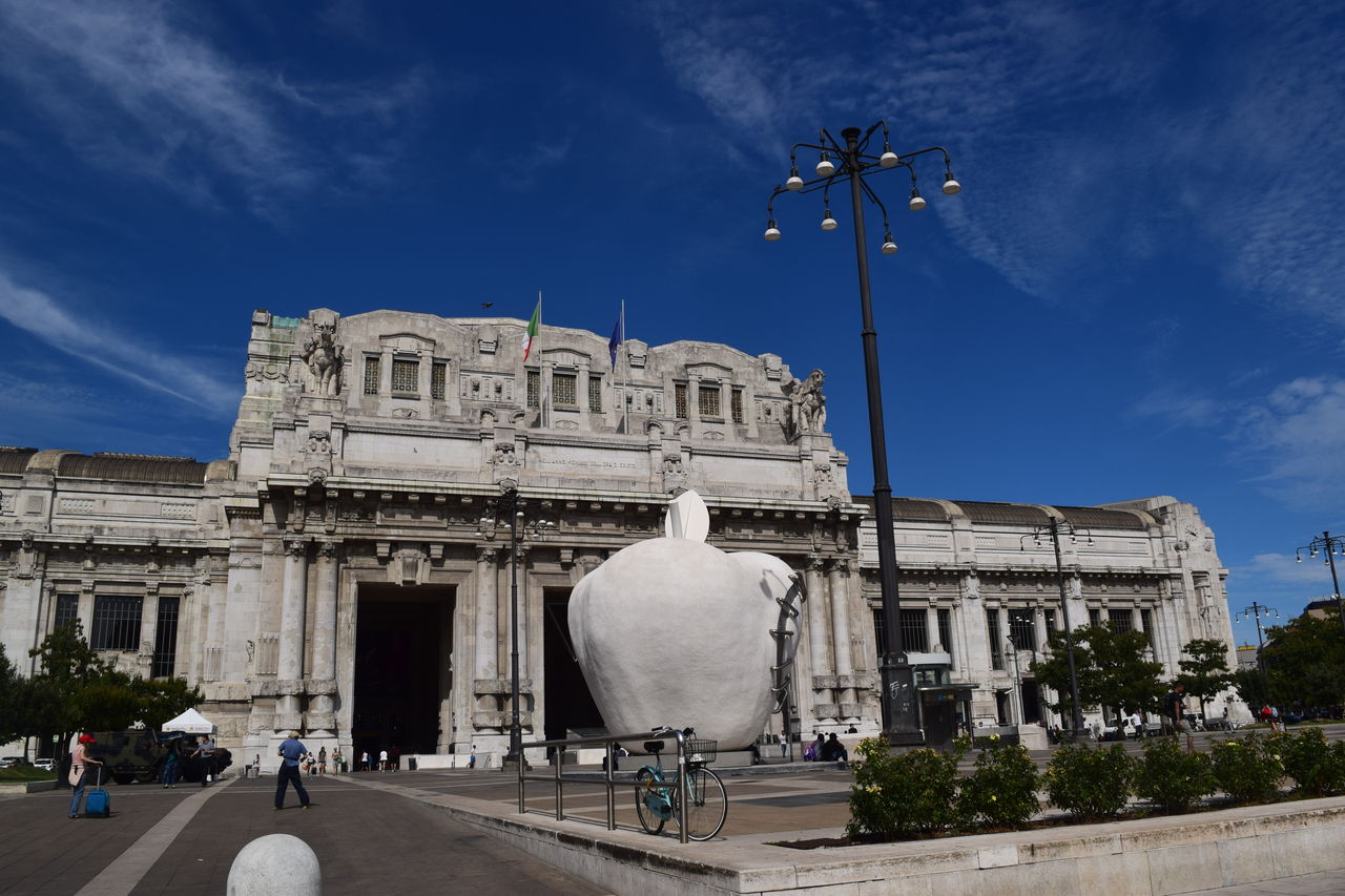 旅いちご 夏旅 イタリア ミラノ中央駅のスーパー