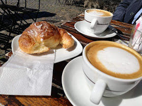 b cappucino e coenetto