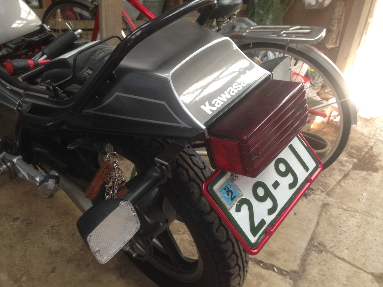 Gpz400f gpz ワンオフテール カウル(埋め込み Z ゼファー) 逮捕