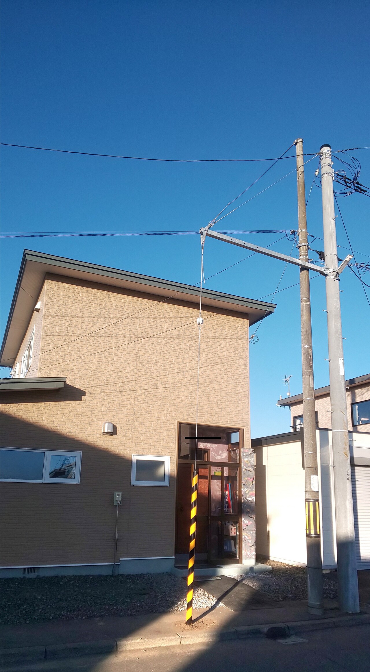 電信柱の支線 斜めのワイヤー の位置を変えてもらった記録 ロミオ研究所 コンセプトは表現 興味 創作 製作 制作 道東 仕事中 記録 Rock