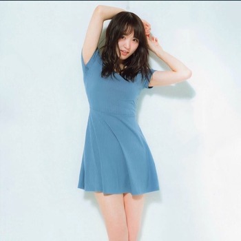 菅井友香



　 