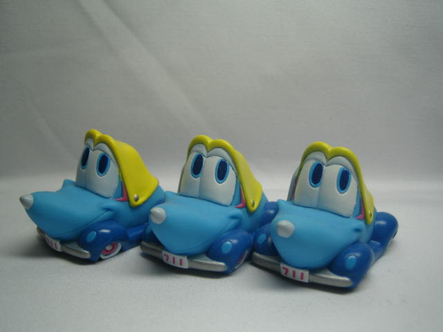 青い自動車 スージー トイネバ