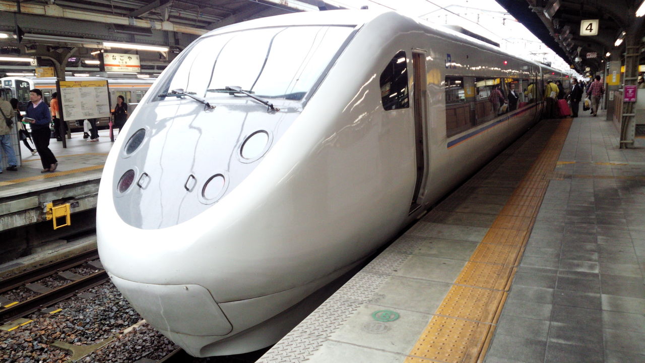 681-2000（元スノーラビットエクスプレス） : 綺麗に光ればいいんだよ