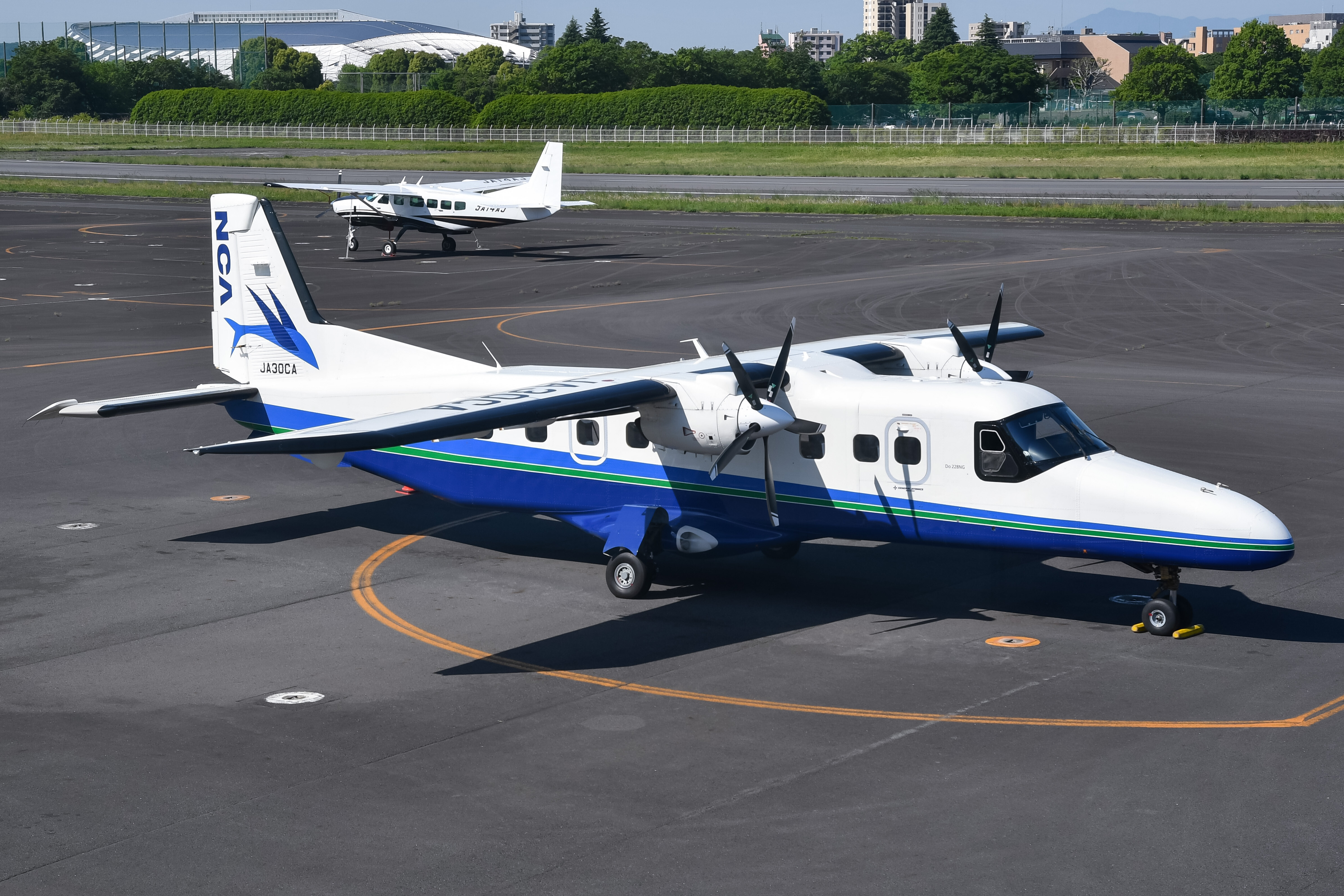 2023年5月3日(水) 調布飛行場 : Library of Skies (外来機待機室) 2023年5月3日(水) 調布飛行場 : Library of Skies (外来機待機室)