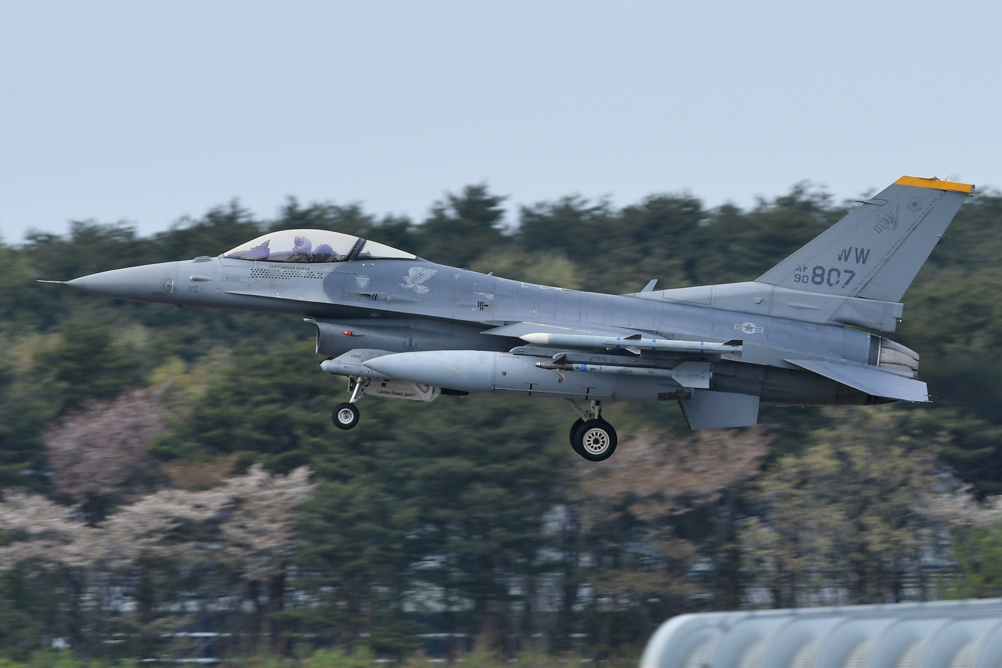 22年5月3日 火 三沢基地 その２ 外来機待機室
