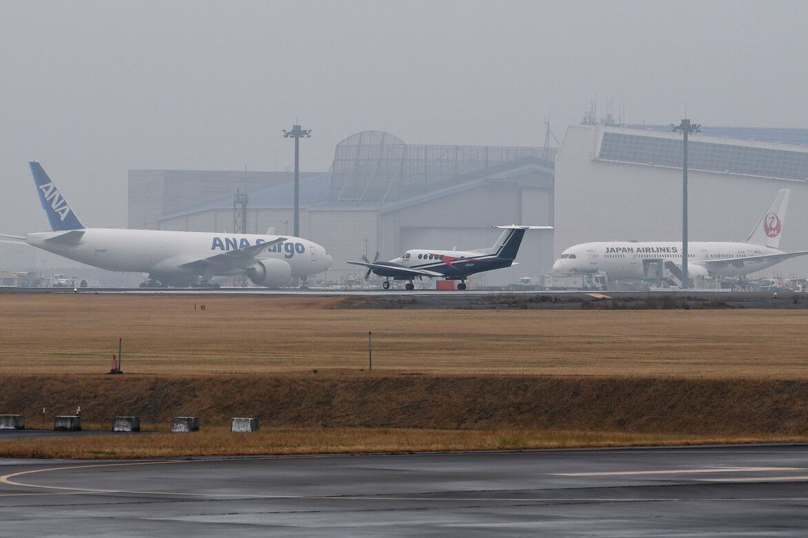 年12月30日 水 成田空港 外来機待機室 年12月30日 水 成田空港 外来機待機室