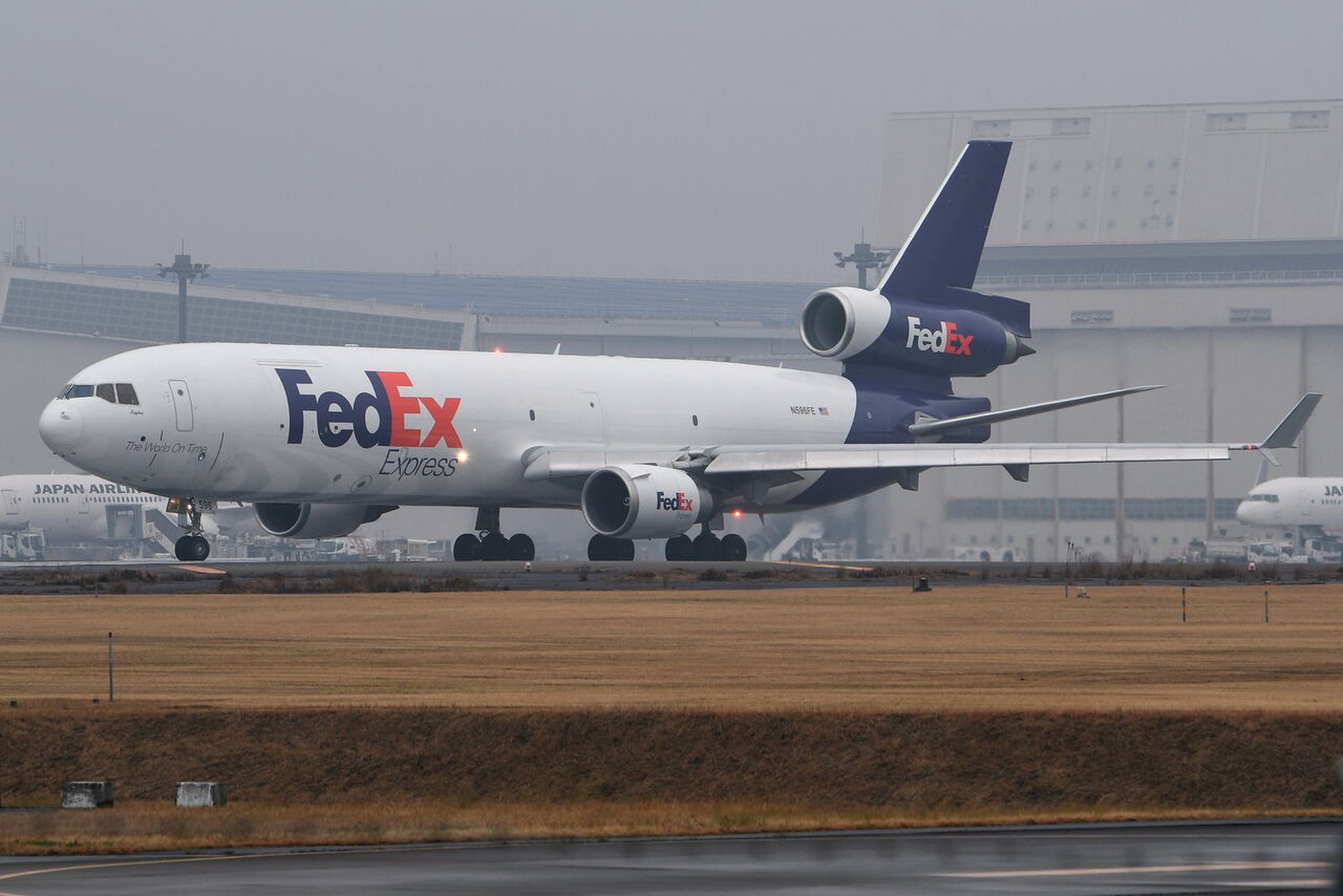 年12月30日 水 成田空港 外来機待機室
