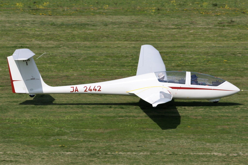 2019年4月20日(土) 板倉滑空場 : Library of Skies （外来機待機室）