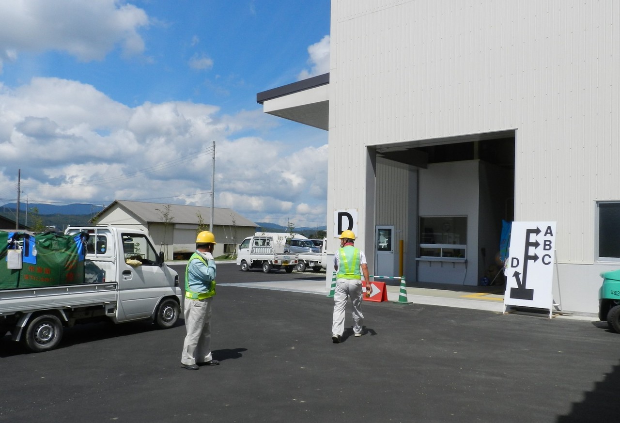 六方たんぼのコウノトリ便り桃栗3年みのるポット育苗による実証田 出穂・開花柳まつり花火フィナーレ柳まつり花火大会の準備西洋朝顔の開花 Oka Osamu