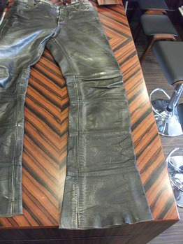 レザーパンツ 『ワタリ巾つめ、スソ巾つめ』