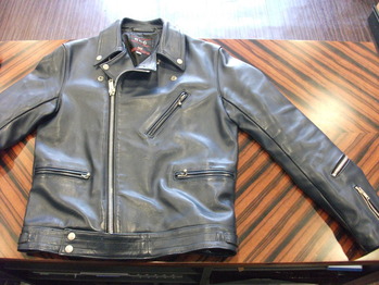 ライダースジャケット　『身幅～AH～袖巾つめ、＆肩幅つめ』