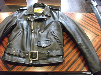 レザージャケット　『身幅～AH～袖巾つめ』