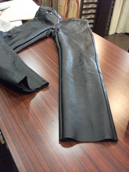 レザーパンツ 『ワタリ幅つめ、スソ幅つめ』