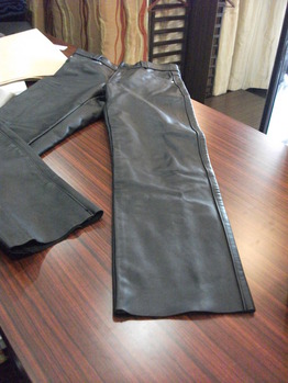 レザーパンツ 『ワタリ幅つめ、スソ幅つめ』