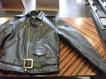 レザージャケット　『身幅～AH～袖巾つめ』